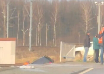 Zablokowana ul. Wójtostwo i Zapowiednik – zderzenie na przejeździe kolejowym.