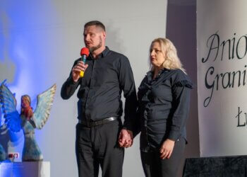 Aniołkowe granie koncert promujący pieczę zastępczą.