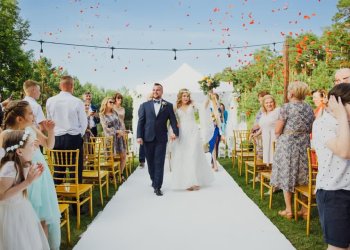 Firma ze Świdrów podbija rynek organizacji imprez w plenerze.