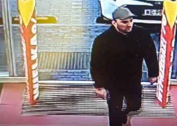 Ukradł smartfona w styczniu. Nadal poszukuje go policja.