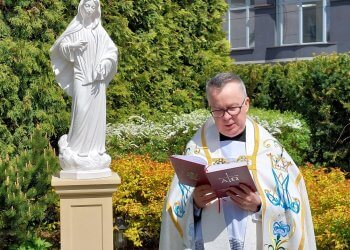 Poświęcenie figury Matki Bożej w Przemienieniu Pańskim.