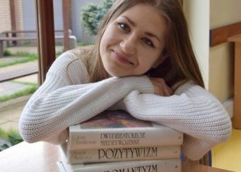 Weronika z „Kościuszki” z tytułem finalisty Olimpiady Literatury i Jezyka Polskiego.