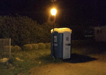 Toi Toi w Parku Miejskim w Łukowie odstrasza swoją zawartością!