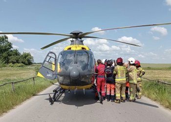 Wypadek w Wojcieszkowie. W akcji ratowniczej uczestniczył helikopter.