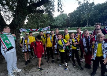 Młodzi piłkarze Orląt kibicowali Legii!