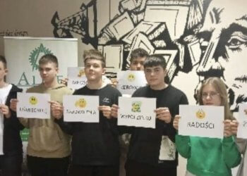 Uczniowie z Alej pamiętają o Europejskim Dniu Seniora.