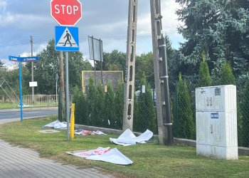 Zniszczone materiały wyborcze. Kampania wyborcza przybiera na „sile”.