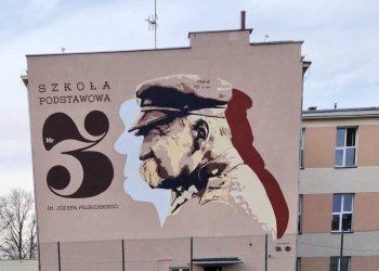 Na budynku Szkoły Podstawowej nr 3 w Łukowie pojawił się mural z patronem Józefem Piłsudskim.