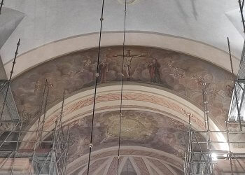 Łuk tęczowy w Parafii Podwyższenia Krzyża Świętego w Łukowie.