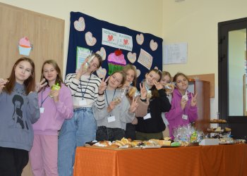 Kiermasz charytatywny na rzecz hospicjum dla dzieci w ZS w Świdrach.