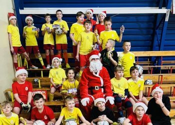 Święty Mikołaj zawitał na dzisiejszy trening piłkarzy Orlęta Łuków.
