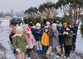 W szkole w Sarnowie dzieci otworzyły „Ptasią Restaurację.”