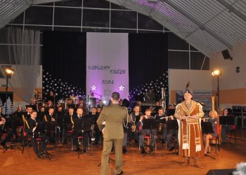 W rytmie kolędy Orkiestry Koncertowej Wojska Polskiego w Zespole Szkół w Stoczku Łukowskim.