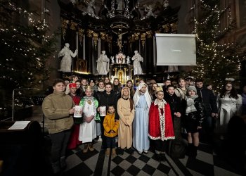 Jasełka w wykonaniu uczniów ZS w Świdrach w Parafii Podwyższenia Krzyża Świętego.