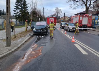 Zderzenie pojazdów na ul. Warszawskiej w Łukowie.