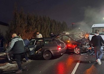 Wypadek trzech aut na ul. Świderskiej. Droga zablokowana.
