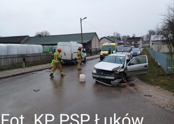 Zderzenie dwóch aut w Wierzejkach.