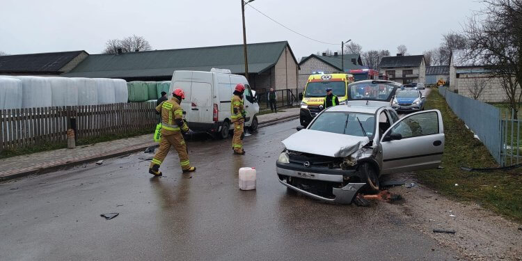 Zderzenie dwóch aut w Wierzejkach.