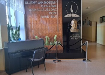 Nowe pianino w Zespole Szkolno-Przedszkolny w Łukowie.