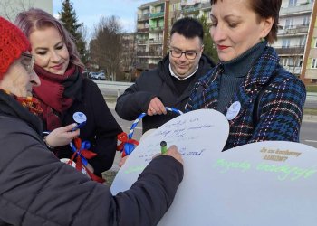 Członkowie Stowarzyszenia Razem ponad Podziałami z okazji Walentynek, sprawdzali za co mieszkańcy kochają Łuków.