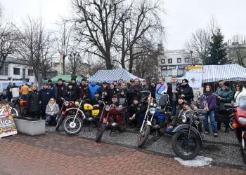 Retro Niedziela w Łukowie, zlot miłośników motoryzacji.