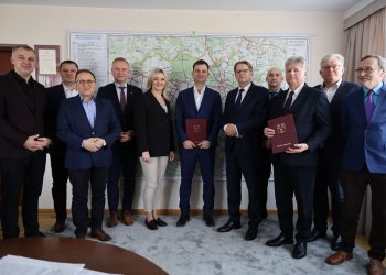 Modernizacja drogi w Okrzei.