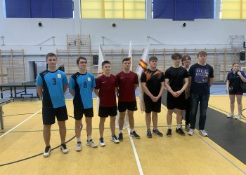 Historyczny sukces „ MEDYKA” jadą na Mistrzostwa Polski w tenisie stołowym szkół średnich.