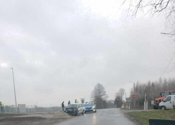 Zderzenie pociągu z samochodem osobowym w Aleksandrowie. Fot. Czytelnik