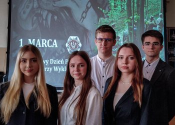 Obchody Narodowego Dnia Pamięci Żołnierzy Wyklętych z ZS nr 3 w Łukowie.