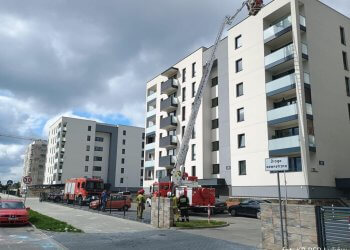 Ćwiczenia na terenie bloków mieszkalnych w Łukowie.