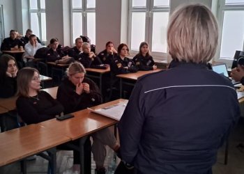 Absolwenci ZS w Radoryżu Smolanym wkraczają w świat Służby Policji.