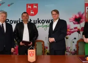 Boiska dla Zespołu Szkół Nr 3 w Łukowie za dwa miliony.