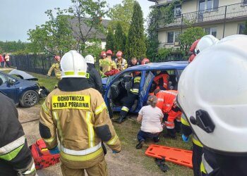 Wypadek w Wólce Zastawskiej z udziałem dwóch aut.