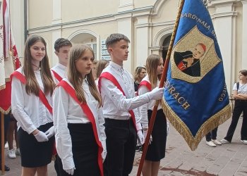 Uczniowie SP w Świdrach na Zlocie Szkól Prymasowskich na Jasnej Górze.