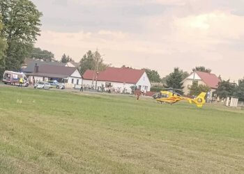 Wypadek w Strzyżewie. Ranny rowerzysta, na miejscu helikopter LPR