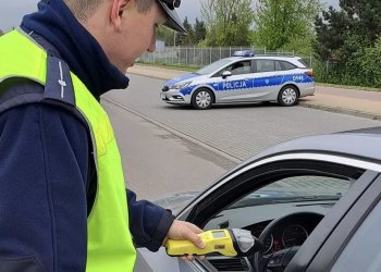 Pijany uciekał przed policją, efekty akcji trzeźwość.