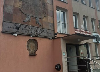 Defibrylator pojawił się przy Urzędzie Miasta w Stoczku Łukowskim.