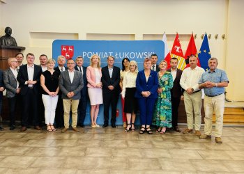 Oficjalne podpisanie umów dot. inwestycji drogowych na terenie powiatu Łukowskiego.