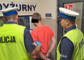 Pijany kierowca próbował uciec z miejsca wypadku, zatrzymał go policjant z Komendy Stołecznej.