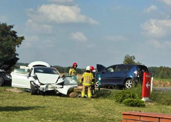 Wypadek na DK 63 w pobliżu Dminina. Droga zablokowana w obu kierunkach.