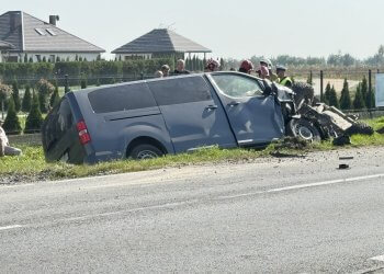 Wypadek w Świdrach. Możliwe utrudnienia, policja kieruje ruchem.
