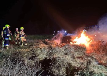 Pożar bel słomy w Woli Okrzejskiej.