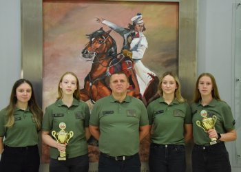 Dziewczyny z I LO najlepsze w Polsce w rzucie granatem.