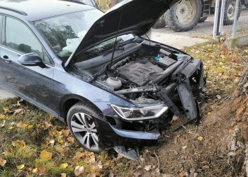 Nietrzeźwy kierowca ciągnika sprawcą wypadku w Starej Hucie. Matka i dzieci w szpitalu.