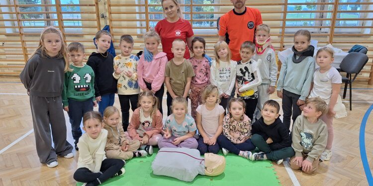 Mały ratownik – nauka pierwszej pomocy w Dębowicy.