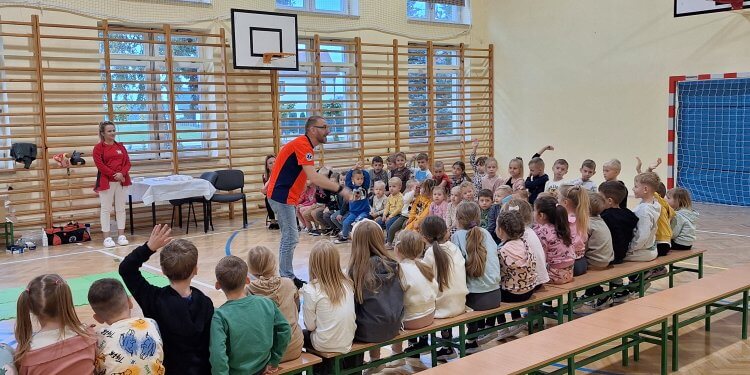 Mały ratownik – nauka pierwszej pomocy w Dębowicy.