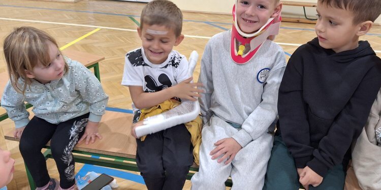 Mały ratownik – nauka pierwszej pomocy w Dębowicy.