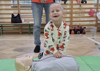 Mały ratownik – nauka pierwszej pomocy w Dębowicy.