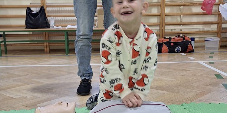 Mały ratownik – nauka pierwszej pomocy w Dębowicy.