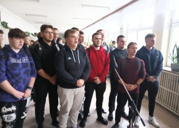 Patriotyczne Karaoke. Rozśpiewana przerwa w łukowskich „Alejach”.